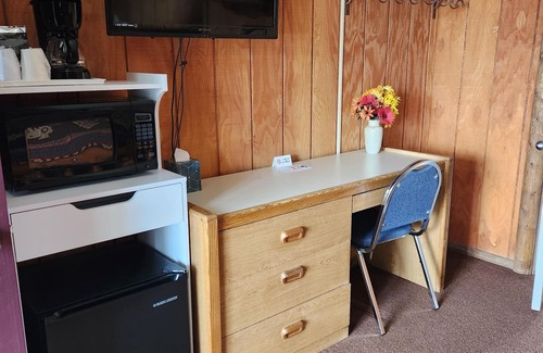 Escalante Hotel | Cowboy Country Inn - King Room