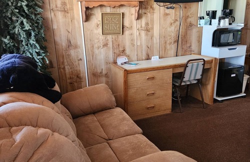 Escalante Hotel | Cowboy Country Inn - King Room
