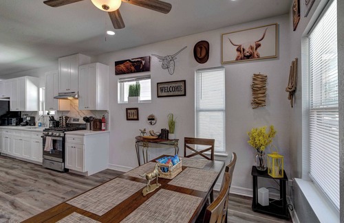 Northeast Houston House | Cowboy Ranch House Su