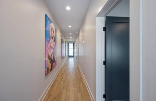 Radnor House | Cowgirl Up 4BD 4.5BTH Rooftop Views