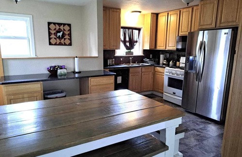 Cowley Cottage | Cowley Cozy Cottage 3 Bed/2 Bath