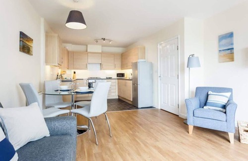 Hamworthy Apartment | Coxswain's Cabin - Moments from Hamworthy Beach
