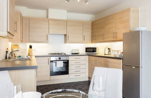 Hamworthy Apartment | Coxswain's Cabin - Moments from Hamworthy Beach
