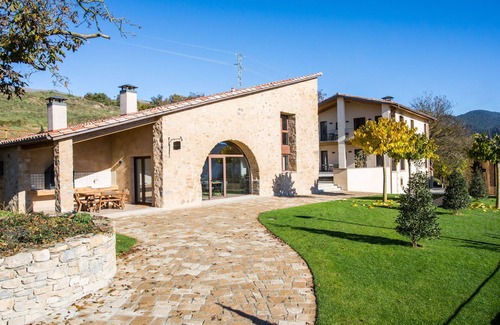 Sant Joan de Les Abadesses Ski Chalet | Cozy mountain house in the Pyrinees