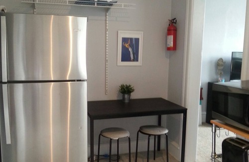 Ventnor City Condo | Cozy 1/1 condo 2 blocks from beach. $1,600 monthly rate October- April!