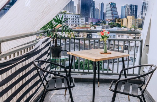Phra Khanong Nuea Condo | Cozy 1-bedroom condo - Modern, Unblocked Views, near BTS, fast Internet