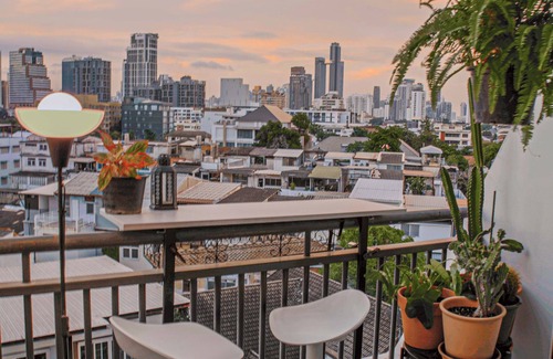 Phra Khanong Nuea Condo | Cozy 1-bedroom condo - Modern, Unblocked Views, near BTS, fast Internet