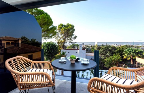 Distrito Norte Sierra Apartment | Cozy 1 bd apartment with terrace, pool and parking. Arruzafa VII