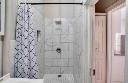 Columbia Apartment | Cozy 1 Bed Historic Elmwood Park-Centennial House