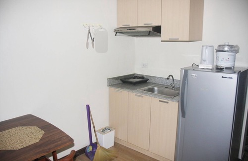 San Dionisio Apartment | Cozy 1 Bed Studio - Minutes to NAIA and MOA!