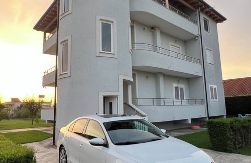 Kamez Apartment | Cozy 1-bedroom apartment in amazing Domje Tirane with WiFi, AC