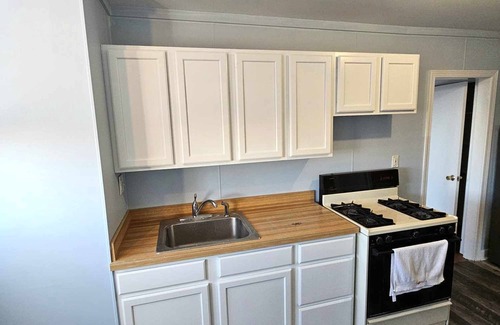 Delair Apartment | Cozy 1-bedroom apartment in Philadelphia - Off street parking & in building W/D