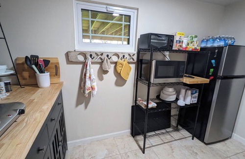 Springfield Apartment | Cozy 1-bedroom apartment with WiFi, AC in enjoyable Springfield