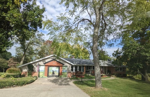 Springfield Apartment | Cozy 1-bedroom apartment with WiFi, AC in enjoyable Springfield