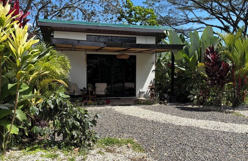 Barrio Pilo Apartment | Cozy 1-bedroom apartment with AC, WiFi in welcoming La Fortuna