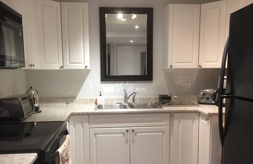 Coquitlam House | Cozy 1 Bedroom Apartment With Gas Fireplace - Can Accommodate Up To 4