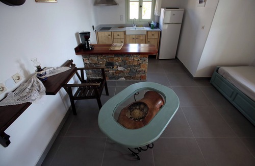 Steni Vala House | Cozy 1-bedroom apartment in enchanting Alonissos with AC, WiFi #2