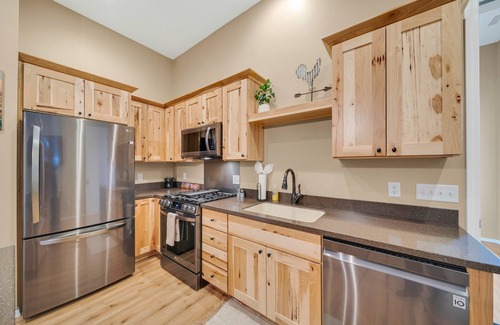 Flagstaff Apartment | Cozy 1-bedroom apartment in charming Flagstaff with Hot Tub, Wi-Fi and AC.