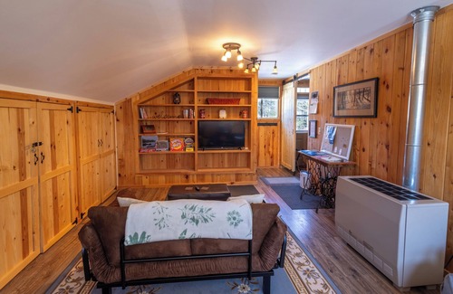 Powell Apartment | Cozy 1-bedroom apartment north of Marquette, WiFi, AC & perfect for snowmobiling