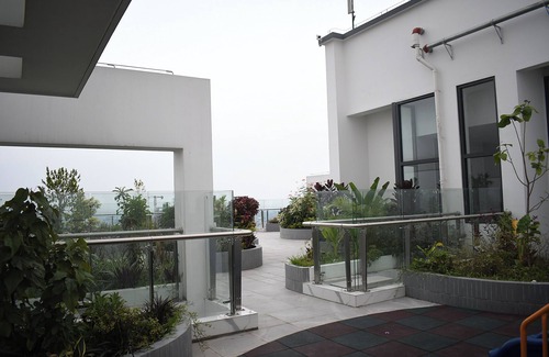 Gombe Apartment | Cozy 1-bedroom apartment in delightful Kinshasa with AC, fitness room, WiFi -3