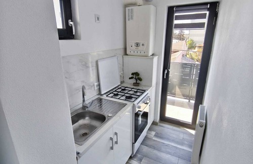 Ploiesti Apartment | Cozy 1-bedroom apartment in charming Ploiești with fitness room, AC