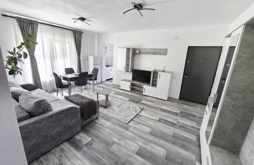 Ploiesti Apartment | Cozy 1-bedroom apartment in charming Ploiești with fitness room, AC