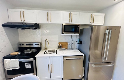 Grimsby Apartment | Cozy 1-Bedroom Apartment in the Heart of Grimsby