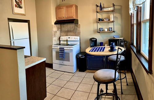 Dubuque Apartment | Cozy 1-bedroom apartment in historic Dubuque with AC, WiFi