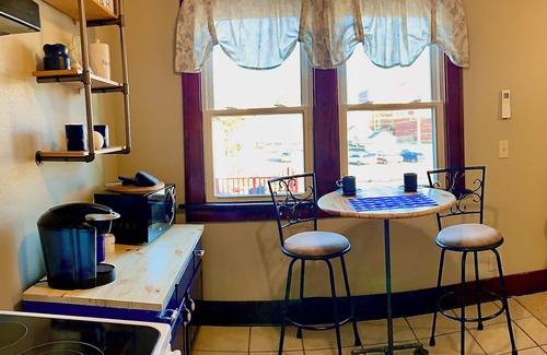 Dubuque Apartment | Cozy 1-bedroom apartment in historic Dubuque with AC, WiFi