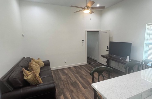 Wharton Apartment | Cozy 1-bedroom apartment with WiFi, AC in welcoming Wharton