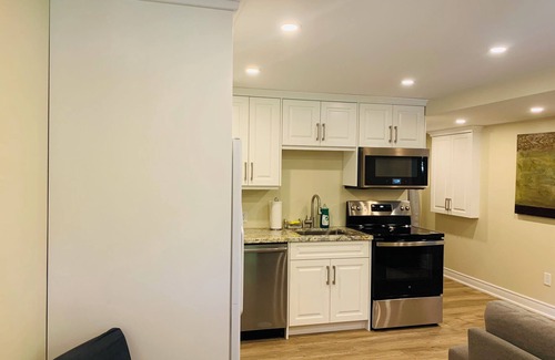 Pelham House | Cozy 1 bedroom basement apartment. 20 mins from Niagara Falls. Walkout basement