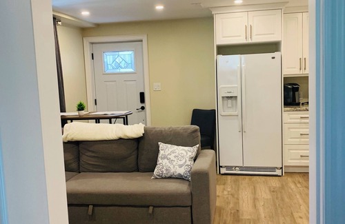 Pelham House | Cozy 1 bedroom basement apartment. 20 mins from Niagara Falls. Walkout basement