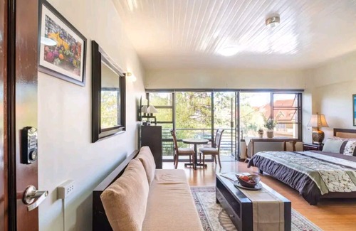Baguio House | Cozy 1-Bedroom Building in Marvelous Baguio with WiFi. 5.4K ft above sea level.
