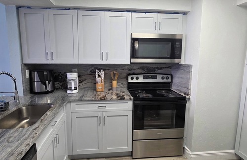 Casa del Mar Condo | Cozy 1-bedroom condo with spectacular view, WiFi, AC in welcoming St. Pete