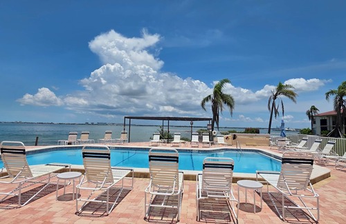 Casa del Mar Condo | Cozy 1-bedroom condo with spectacular view, WiFi, AC in welcoming St. Pete