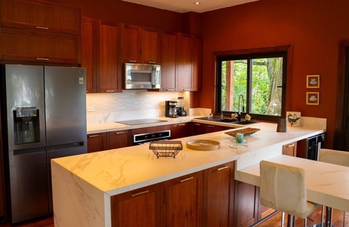 Isla Saboga Condo | Cozy 1-bedroom condo with Pool, fitness room, WiFi in awesome Saboga