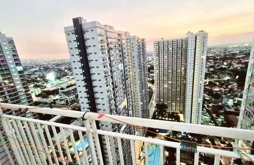 Santo Cristo Condo | Cozy 1-bedroom condo in terrific Quezon City with AC, WiFi