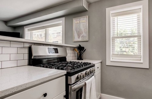 Country Club Plaza Area Apartment | Cozy 1 Bedroom Condo On The Plaza 47