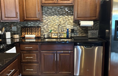 Country Club Plaza Area Condo | Cozy 1-bedroom condo with WiFi, AC in fabulous Plaza, Kansas City