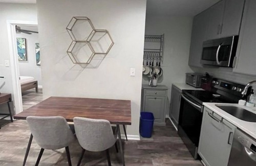 Tallahassee Condo | Cozy 1-bedroom condo across the street from FSU and Doak Campbell Stadium