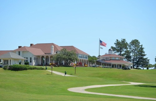Pinehurst Condo | Cozy 1 bedroom condo in walking distance to the Club, the Cradle & the Village!