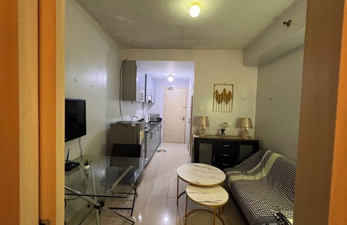 Malate Condo | Cozy 1 bedroom condo in charming Pasay Mall Of Asia with AC, WiFi balcony