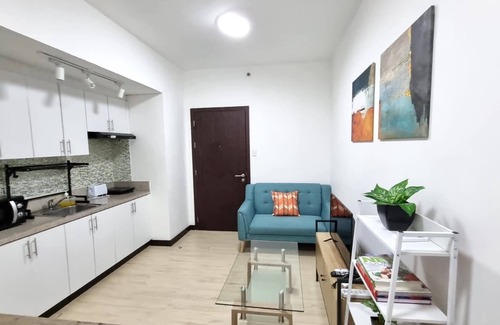 Bangkal Condo | Cozy 1-bedroom condo San Lorenzo Place Makati WiFi 4KM NAIA