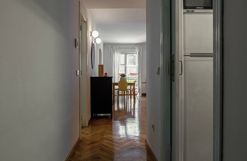 Guindalera Apartment | Cozy 1 Bedroom Flat with Balcony, 2 mints to Metro