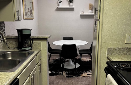Euless Apartment | Cozy 1-bedroom Home Away from Home in amazing Euless with AC, WiFi, & Amenities