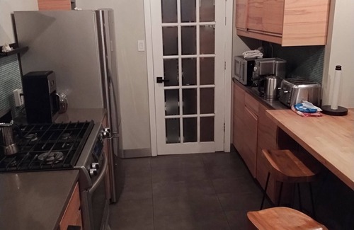 Little Portugal House | Cozy 1-bedroom in a fancy Victorian house in delightful Toronto
