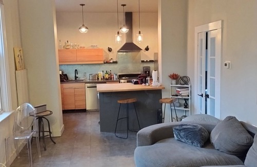 Little Portugal House | Cozy 1-bedroom in a fancy Victorian house in delightful Toronto