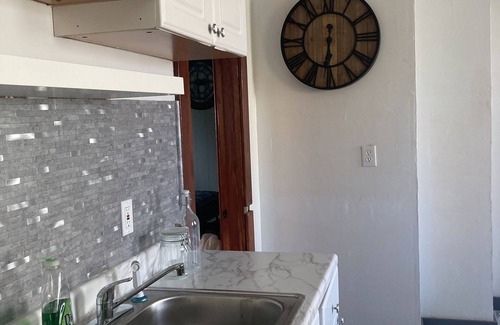 New Haven Apartment | Cozy 1 Bedroom, minutes from YALE & QUINNIPIAC