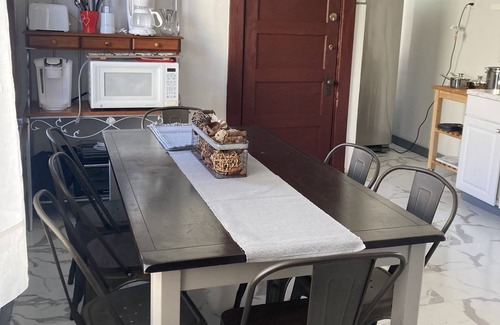 New Haven Apartment | Cozy 1 Bedroom, minutes from YALE & QUINNIPIAC