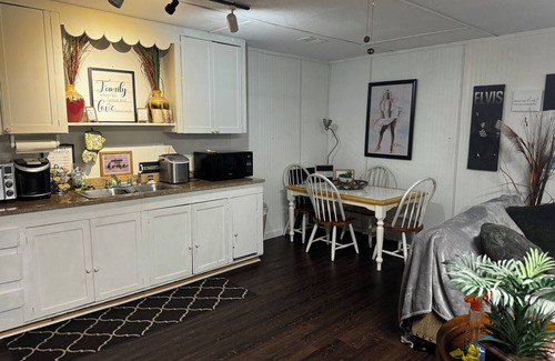 Red Bank Apartment | Cozy 1-bedroom suite centrally located-in Lexington 5 min to airport